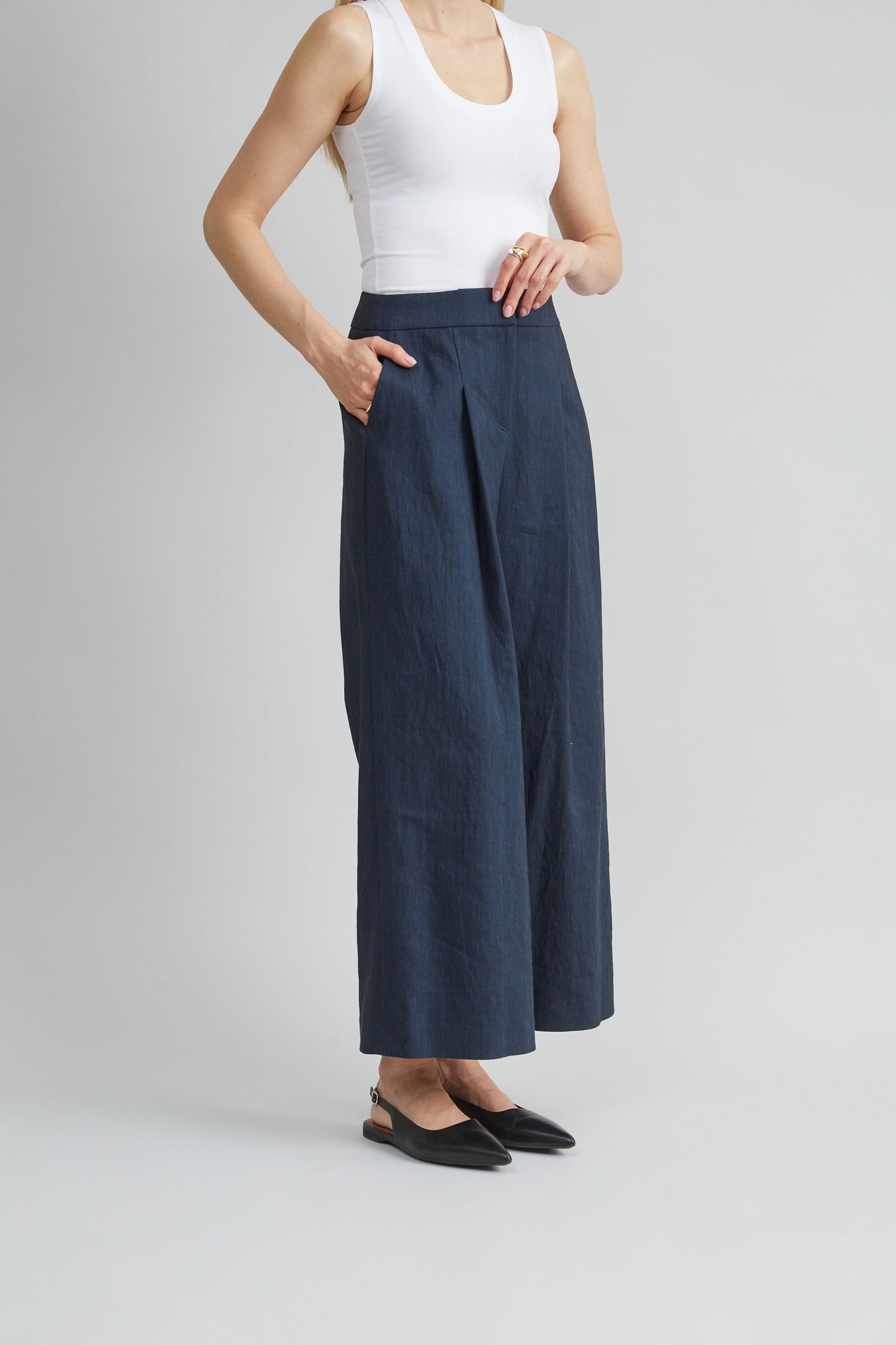 Pleated Linen Pant